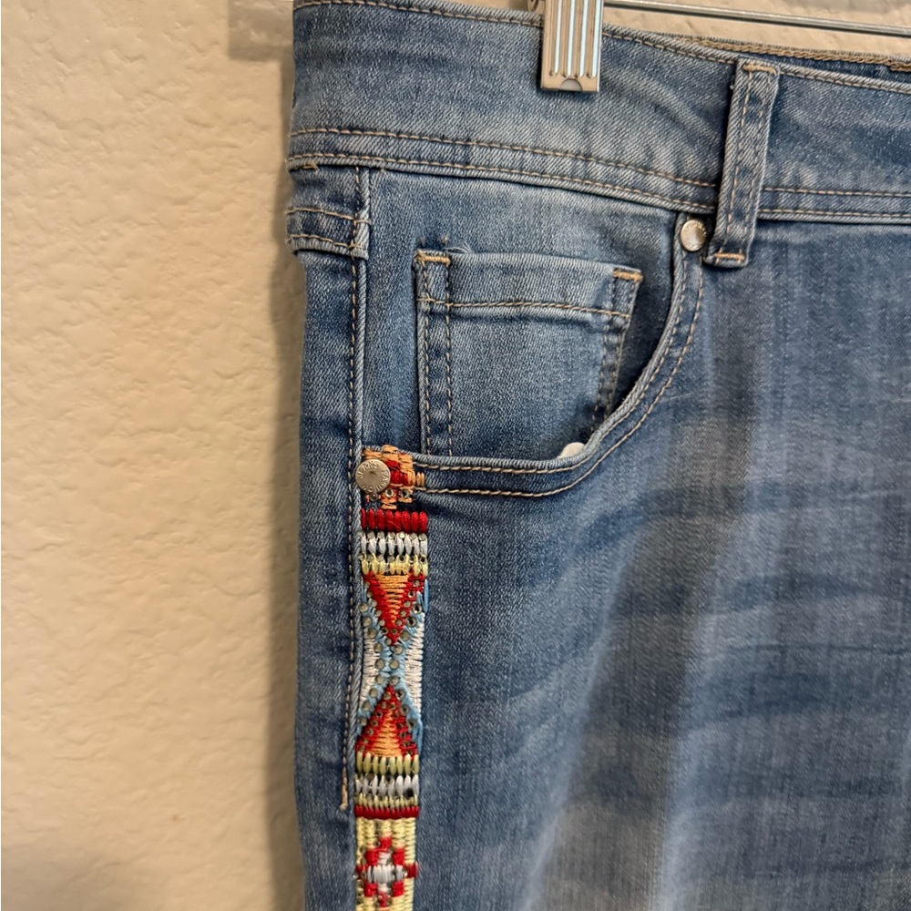 Luxe Moda Jeans Size 6 Embroidery and Rhinestones